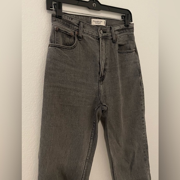 Abercrombie Jeans Curve Love Ultra High Rise Ankle Straight Jean, Short - Picture 2 of 7